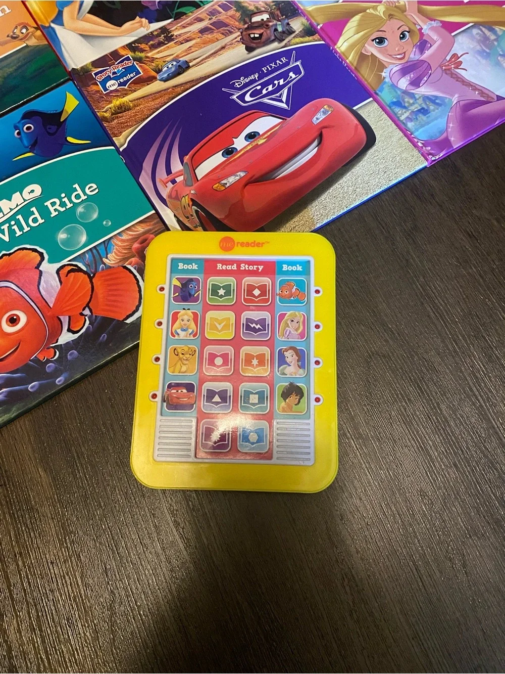 Disney Electronic MeReader with 8 books: Nemo, Cars, Rapunzel, Belle, Lion King